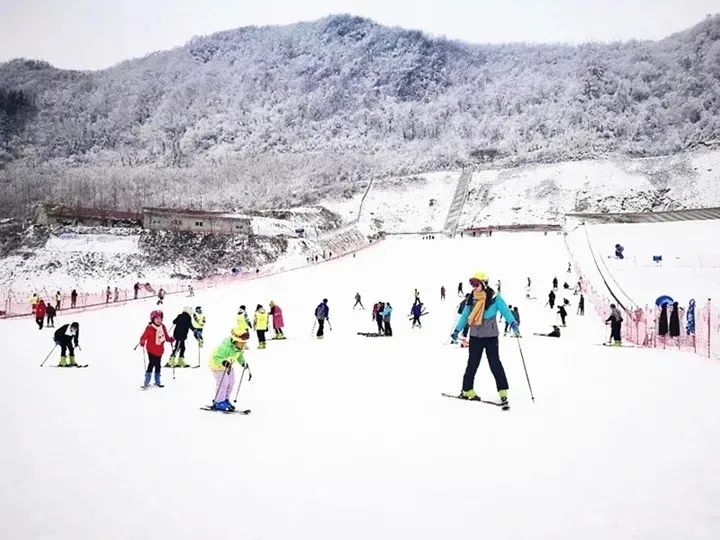 襄阳梅花寨云海滑雪场