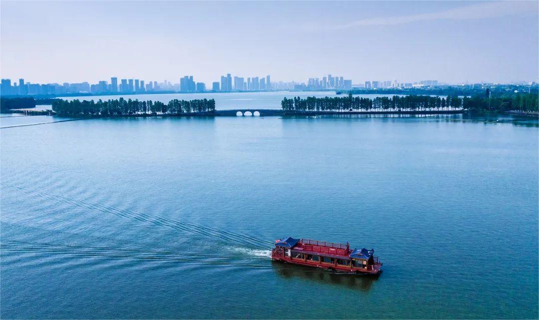 武汉东湖1.jpg
