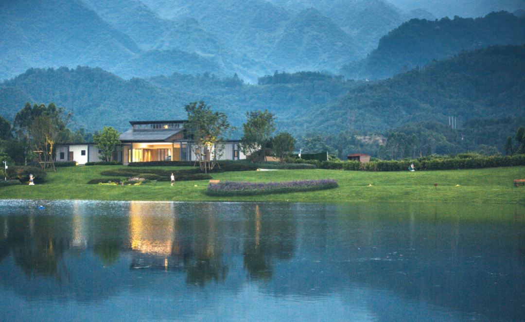 峨眉山高橋里