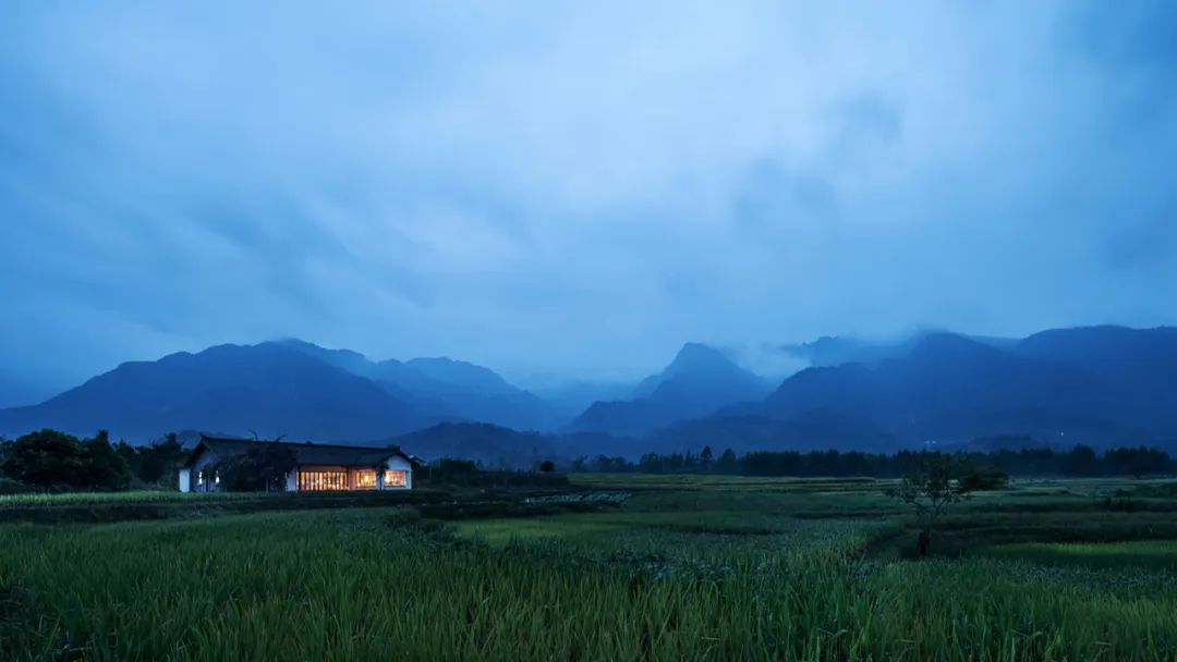 峨眉山高橋里