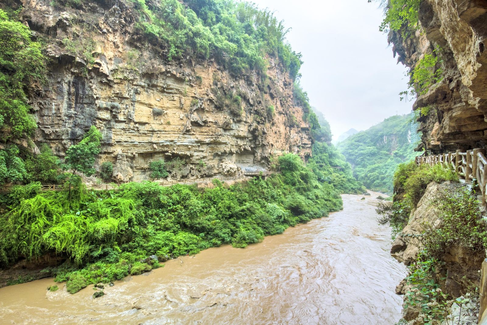 马岭河峡谷漂流.jpg