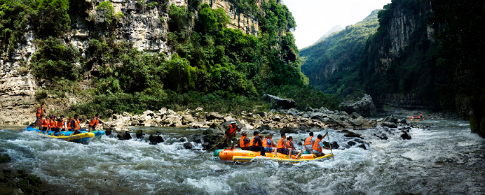 马岭河峡谷漂流.png