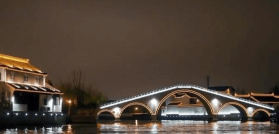 苏州夜游护城河