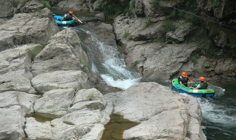 龙王山峡谷漂流