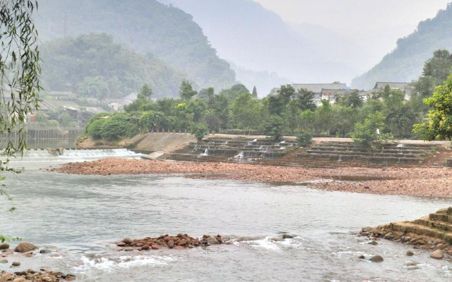 四川柳江古鎮(zhèn)漂流.jpg