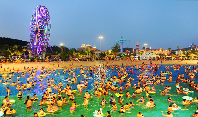 嬉戲海水上樂園