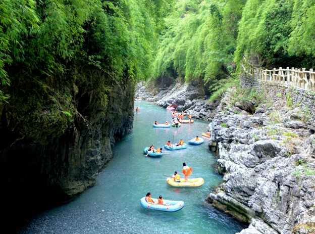 水銀河峽谷漂流風景區(qū)