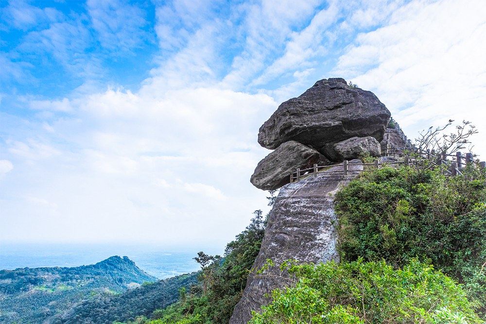 瓊海白石嶺風(fēng)景區(qū).jpg