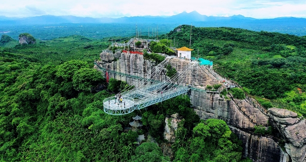 瓊海白石嶺風(fēng)景區(qū)