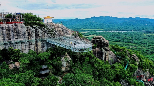 瓊海白石嶺風(fēng)景區(qū)