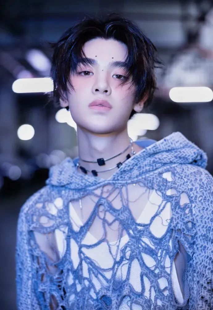 黃明昊.jpg