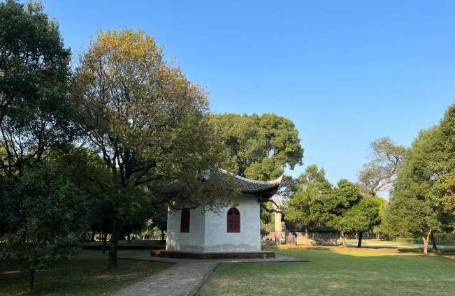 20多處革命舊址和紀念建筑物，每一處都是對革命歷史的深刻緬懷。