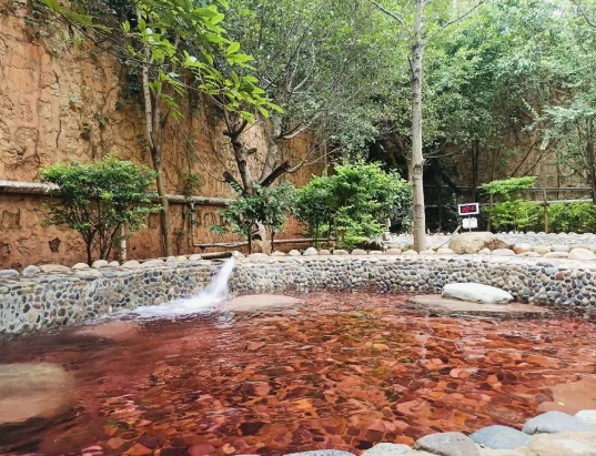 祿勸藍灣溫泉