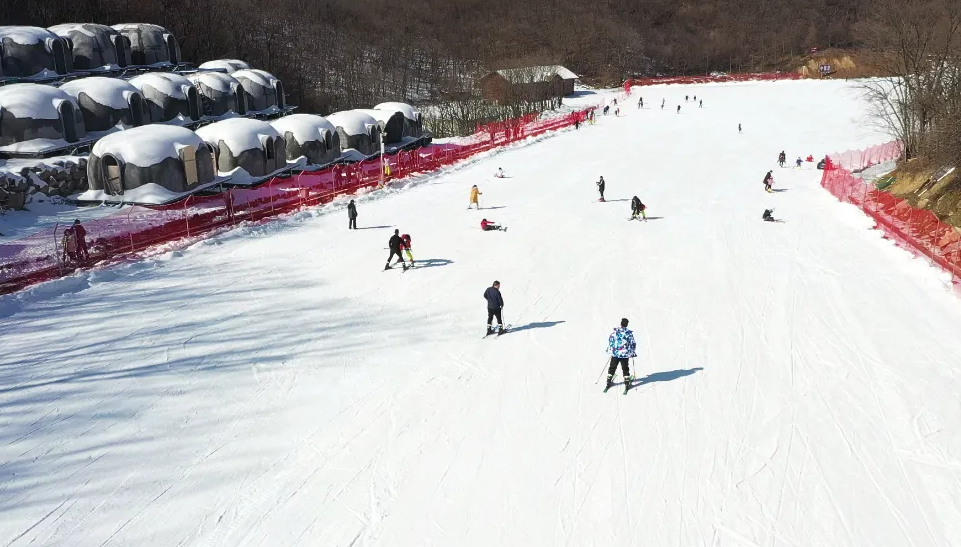 襄陽橫沖國際滑雪場