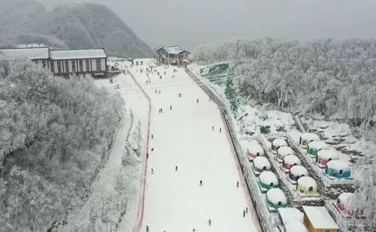 襄陽橫沖國際滑雪場