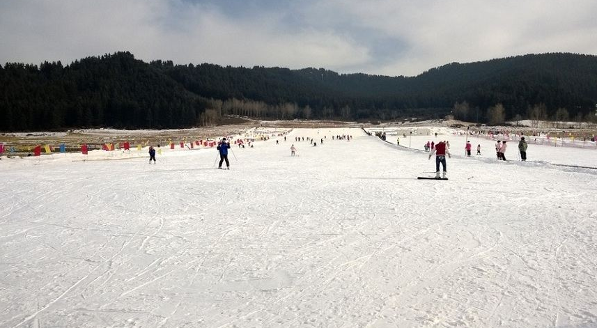 紅花尖滑雪度假村