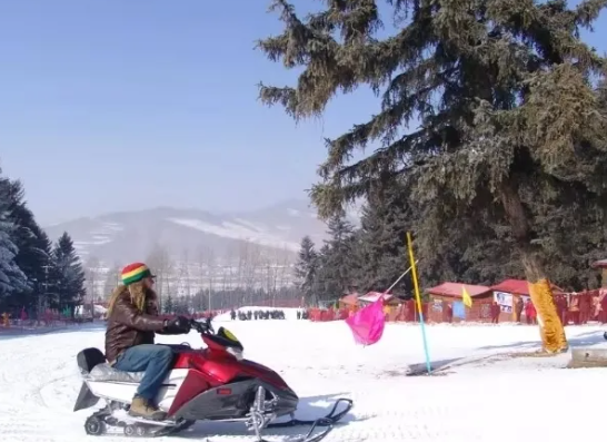 阿克蘇西湖滑雪場