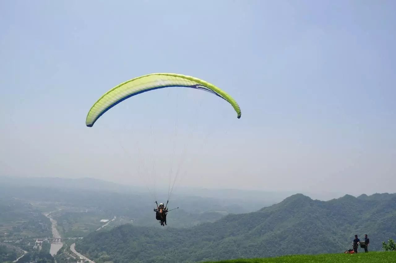 成都滑翔傘飛行體驗基地4.jpg