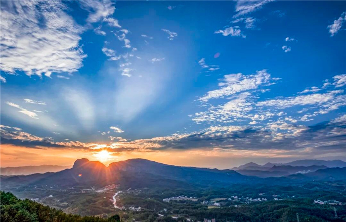 梅州南臺(tái)臥佛山景區(qū)