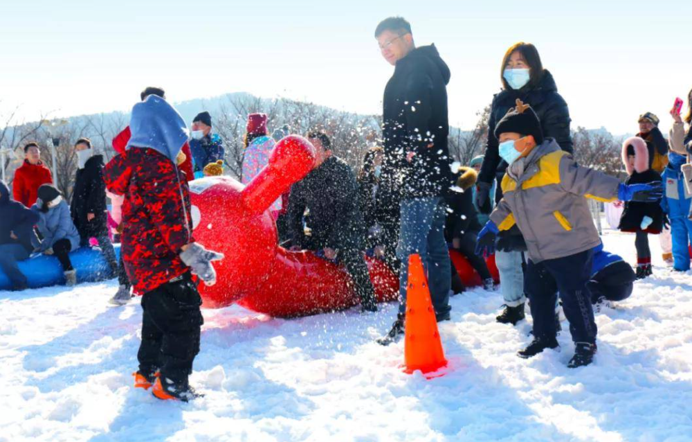 青島童夢冰雪季萌寵戲雪嘉年華