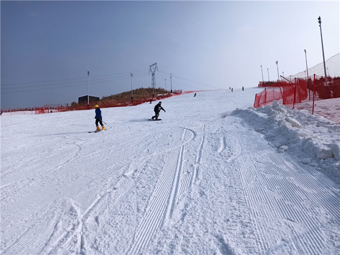 蘭州龍山國際滑雪場.jpg