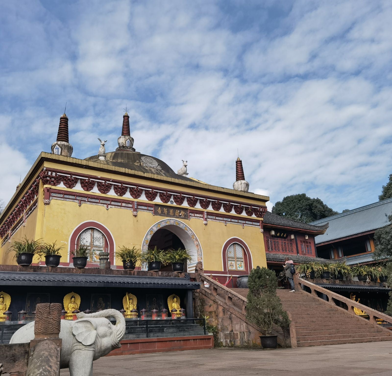 樂山萬年寺2.jpg