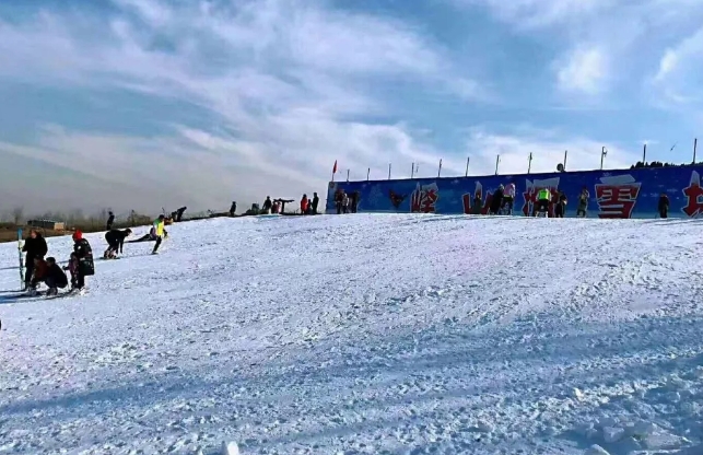 济宁峄山滑雪场