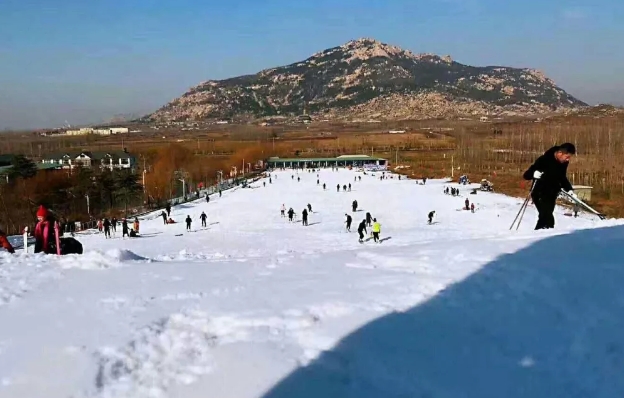 济宁峄山滑雪场