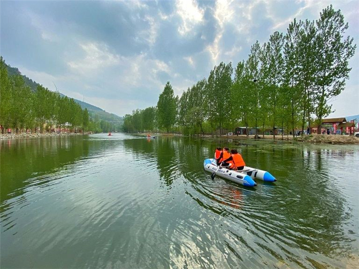 臨沂利山澗旅游度假區(qū)漂流.jpg