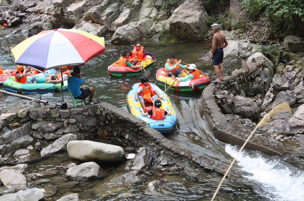 龍王山峽谷漂流