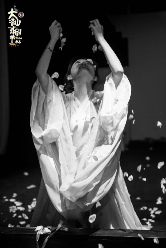 五幕話劇《長(zhǎng)夜踏曉》鄭州站