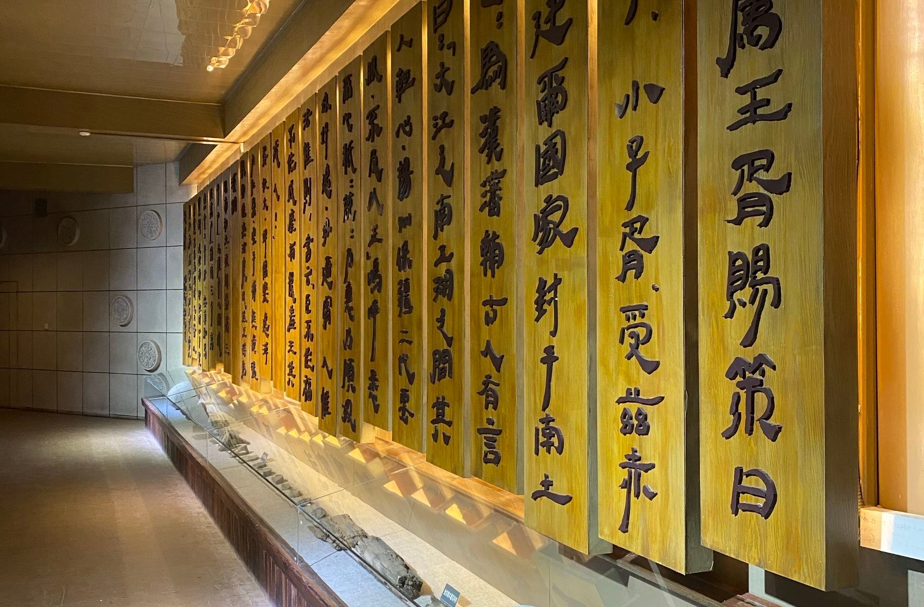 漢廣陵王墓博物館