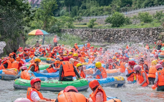 虎嘯峽激流探險(xiǎn)漂流