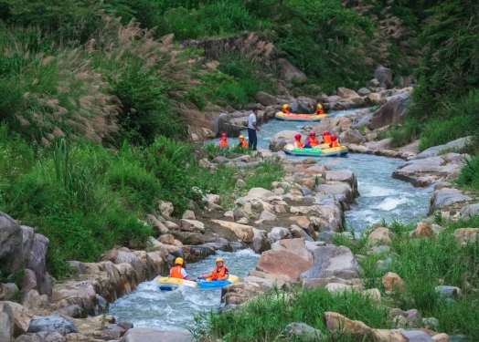 虎嘯峽激流探險(xiǎn)漂流
