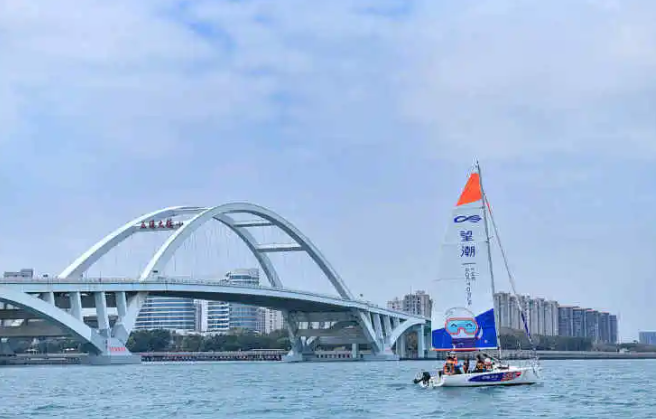 五緣灣望潮帆船