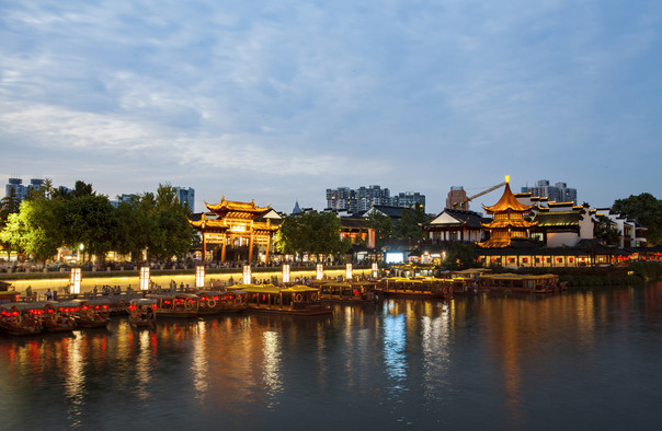 2025秦淮河畫(huà)舫乘坐指南(附開(kāi)航時(shí)間+船票價(jià)格+觀光路線+景點(diǎn)簡(jiǎn)介)