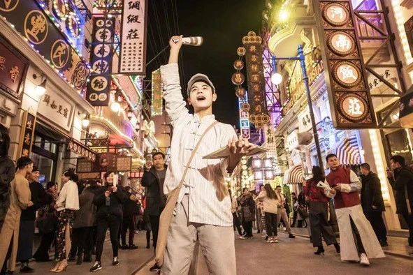 建業(yè)電影小鎮(zhèn)超值不限次夜場卡89.9元！7小時穿越百年，解鎖N種快樂
