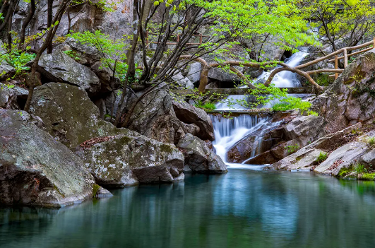 魯山詩景龍?zhí)秿{景區(qū)
