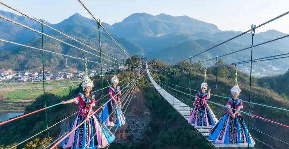 紅巖嶺自然風(fēng)景區(qū)