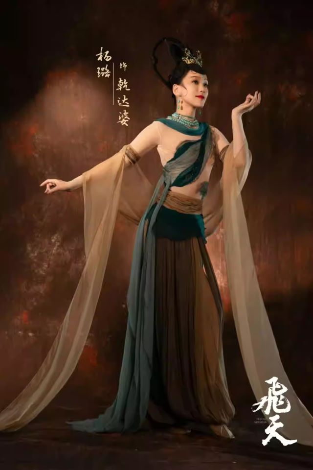 杨璐.jpg
