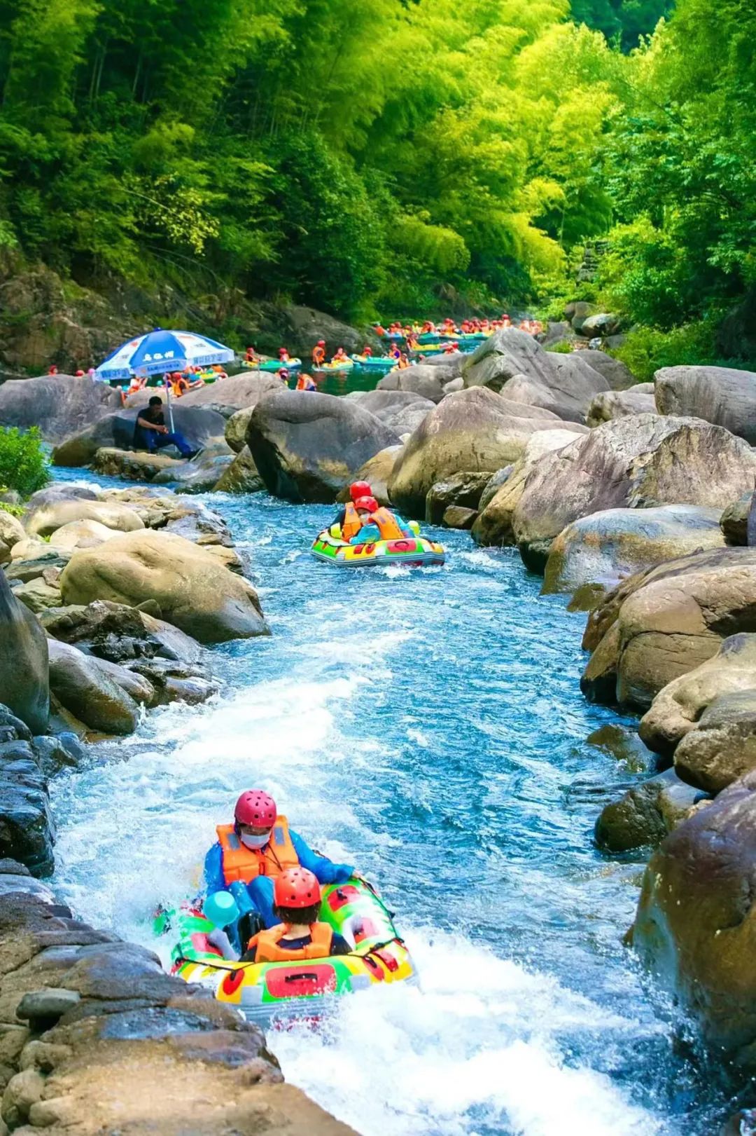 湖州深溪峽谷漂流