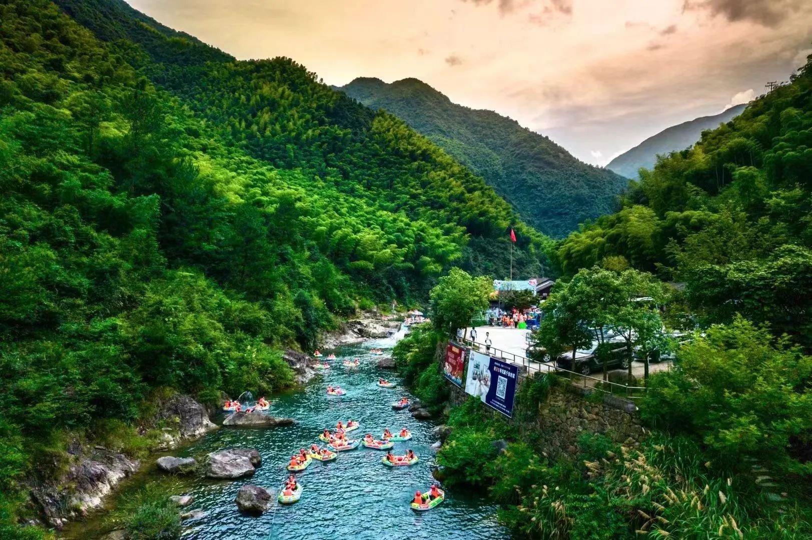 2025湖州深溪峽谷漂流最佳游玩時(shí)間(附游玩亮點(diǎn)+時(shí)長+票價(jià)信息)