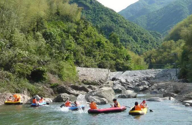 湖州深溪峽谷漂流