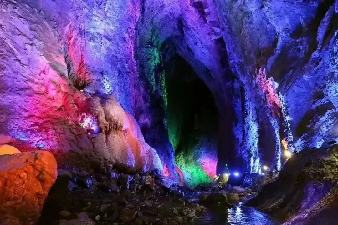 重慶黑洞河漂流
