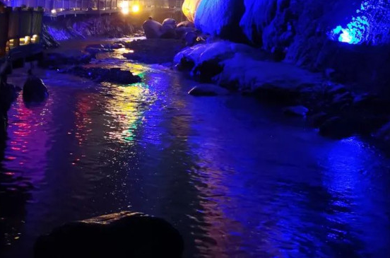 重慶黑洞河漂流