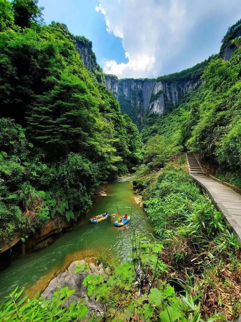 重慶黑洞河漂流