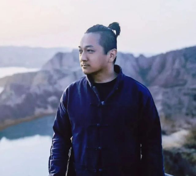 胡天驥.jpg