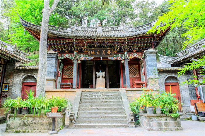 大理巍寶山