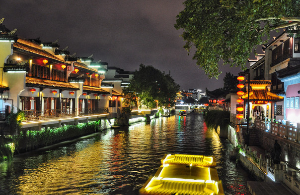 秦淮河畫(huà)舫游船
