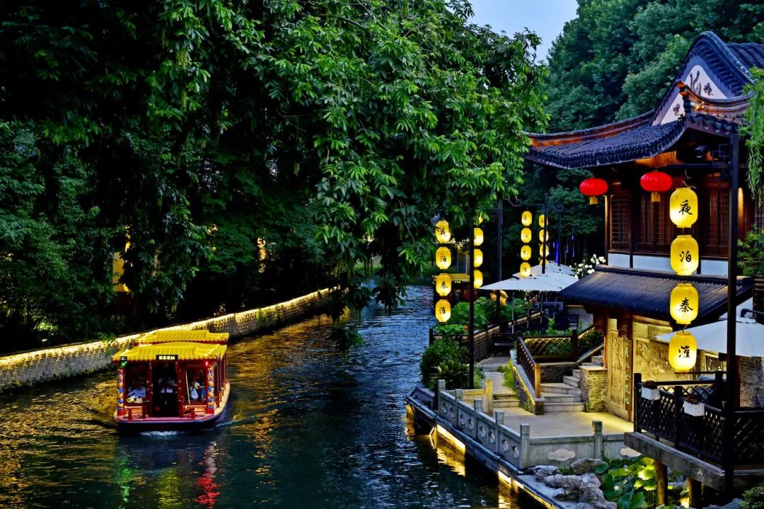 秦淮河畫(huà)舫游船